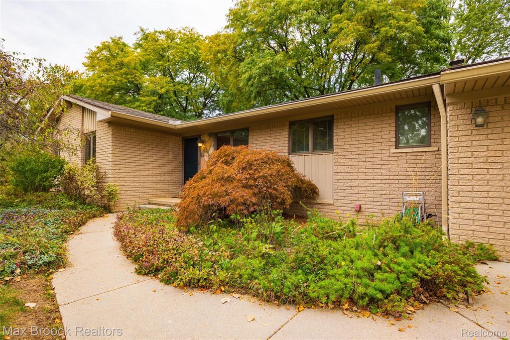 304 Paragon Drive, Troy