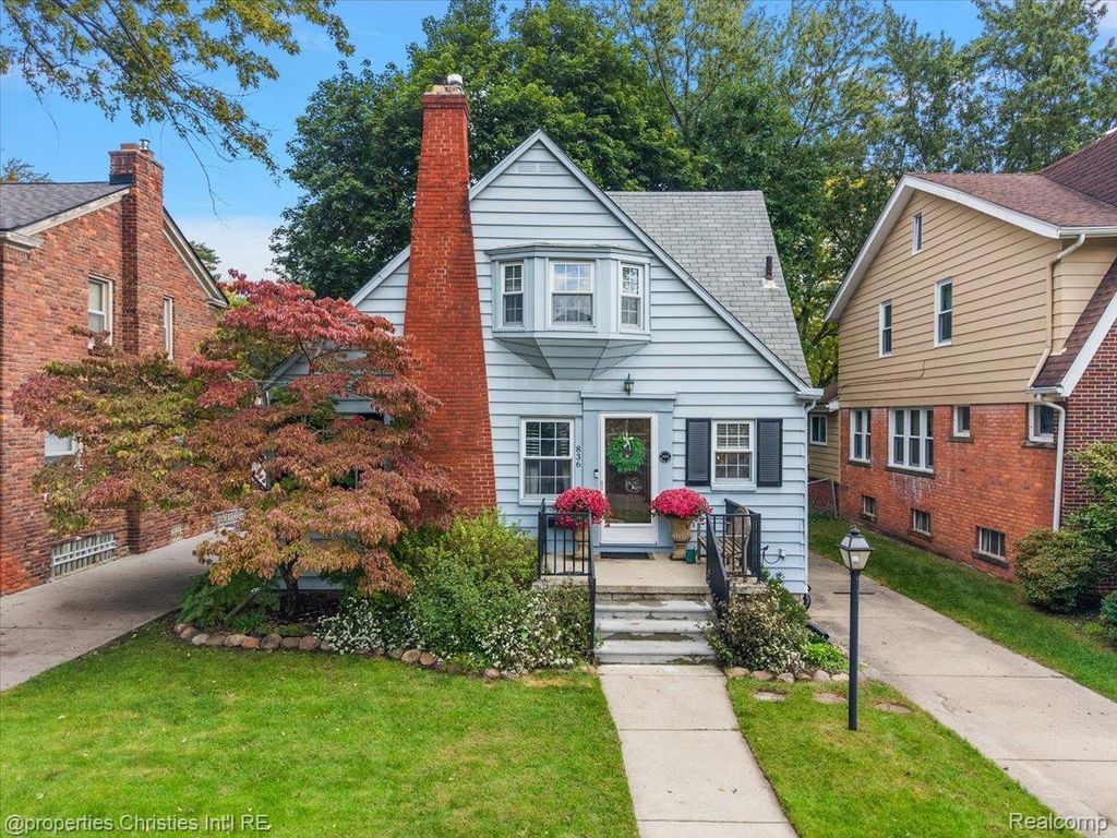 836 Edgewood Drive, Royal Oak