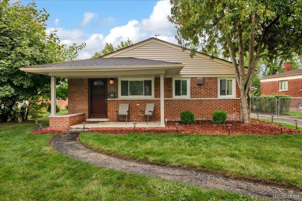 17319 Wiltshire Boulevard, Southfield