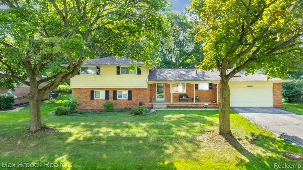 28839 Bannockburn Street, Farmington