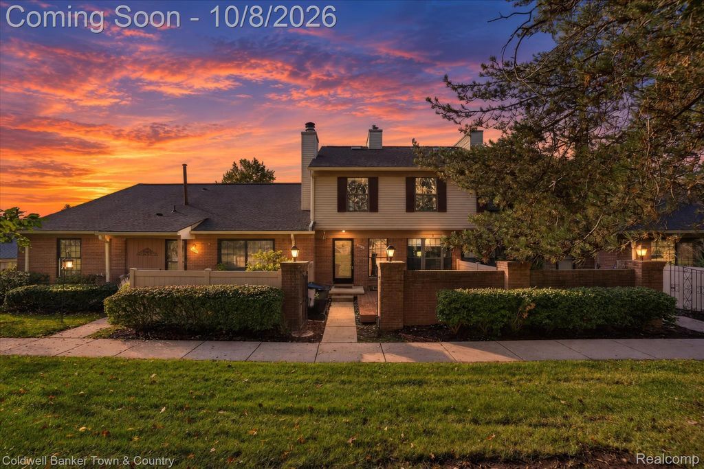 38804 Country Circle, Farmington Hills