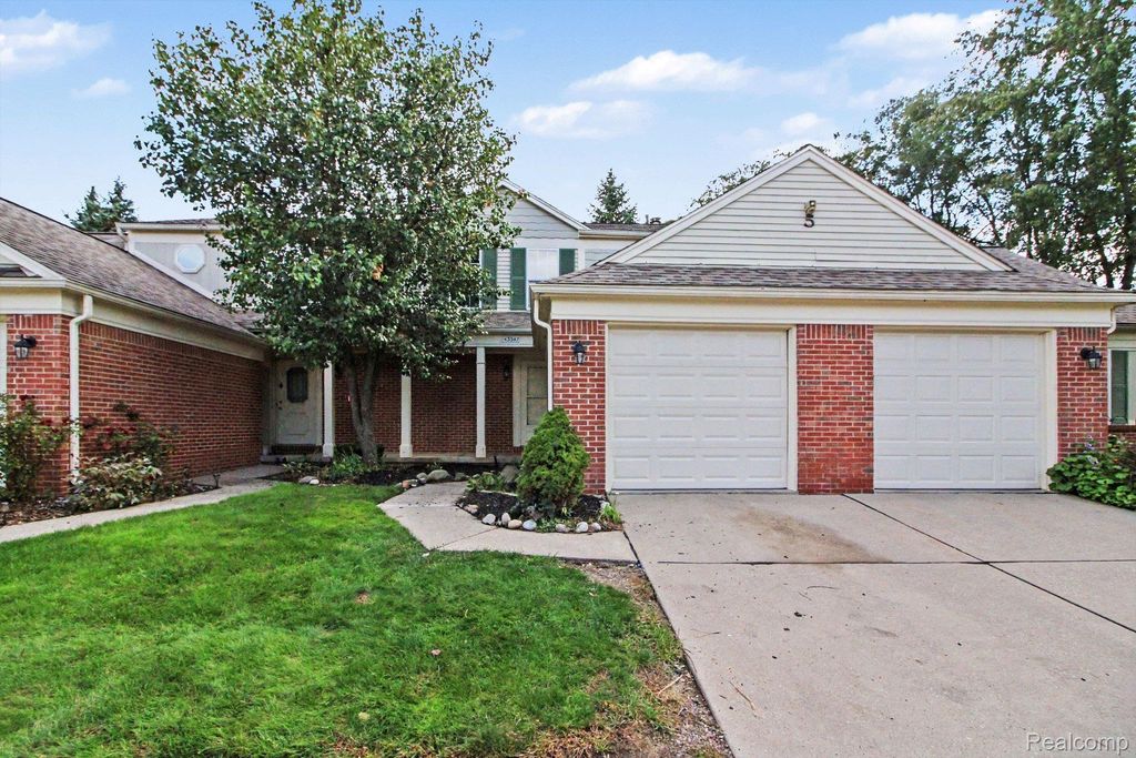 43547 Yorkville Drive, Canton