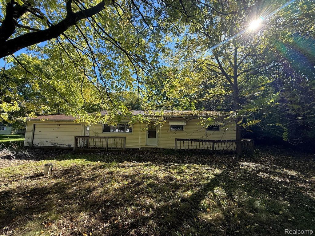 1143 Baldwin Road, Lapeer
