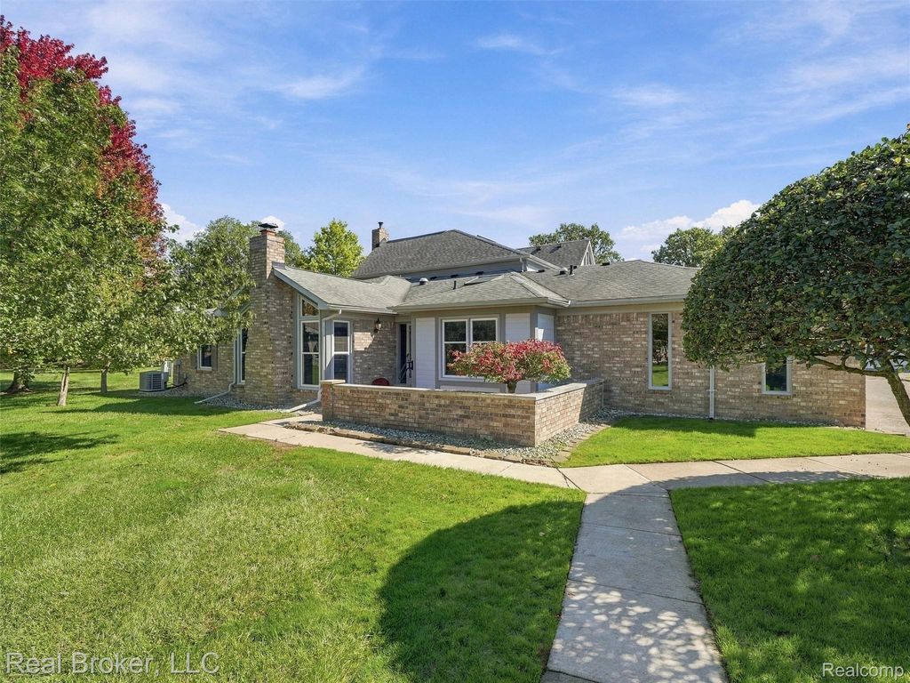 14745 Mystic Court, Shelby Twp