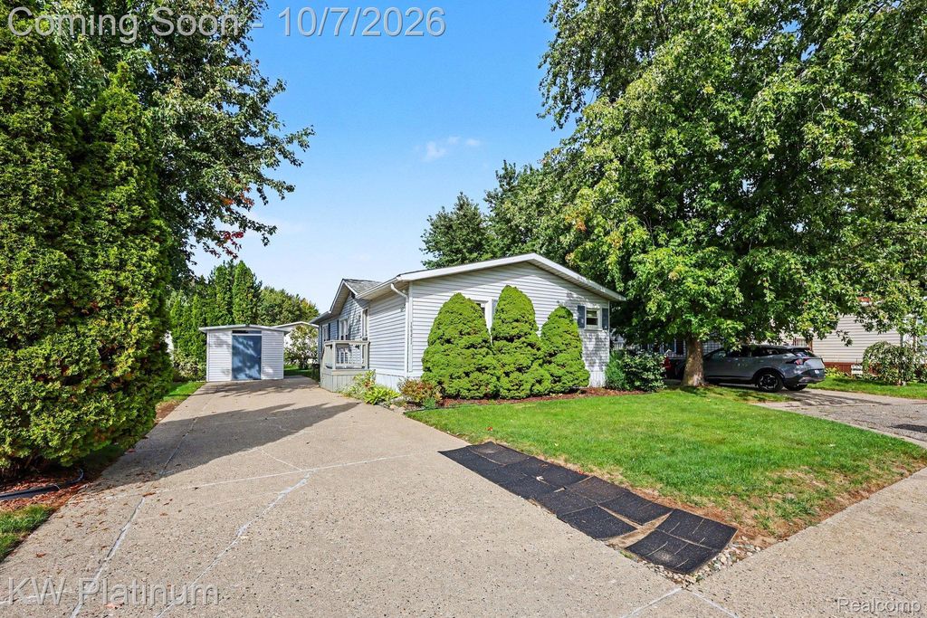 12371 Quail Ct Court, Shelby Twp