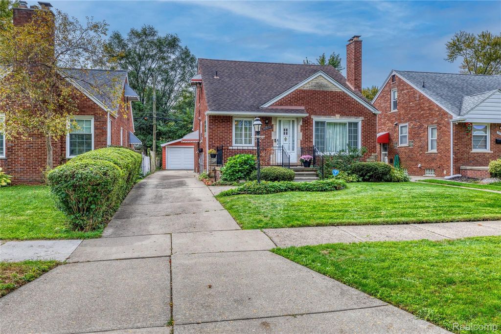 20514 Lochmoor Street, Harper Woods