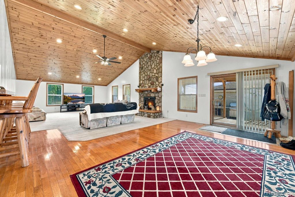 13904 Bernice Avenue, Warren