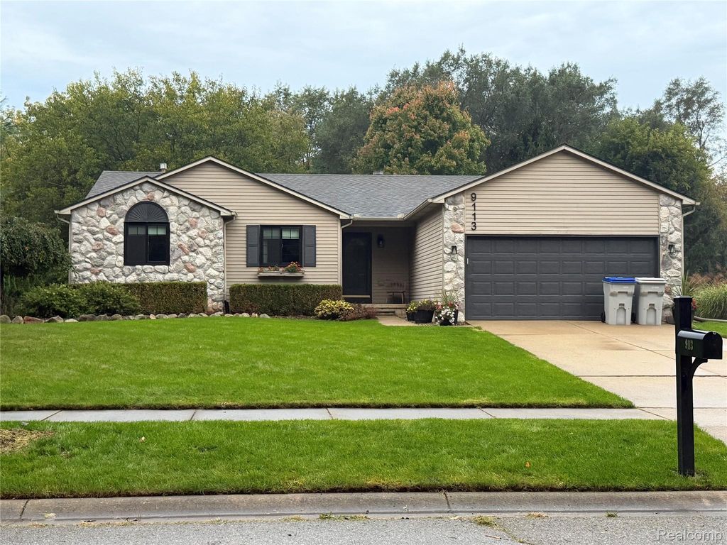 9113 Posey Drive, Northfield township