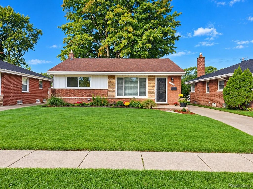 17357 Fox Street, Redford