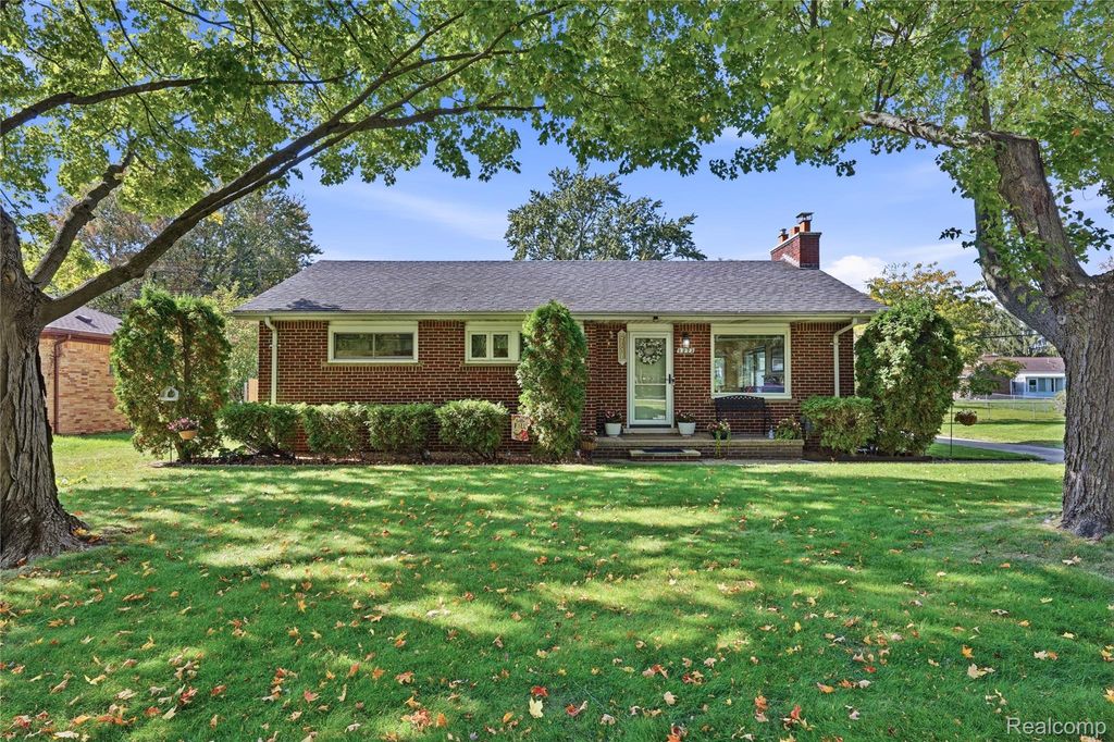 2272 Middlebelt Road, West Bloomfield
