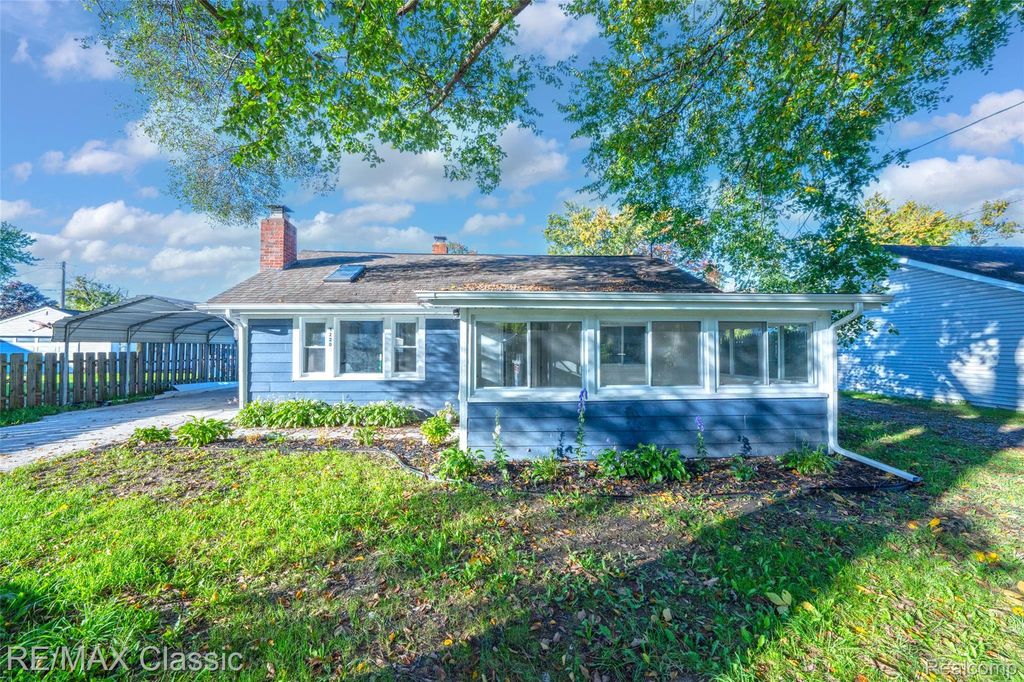 1220 S Cass Lake Road, Waterford