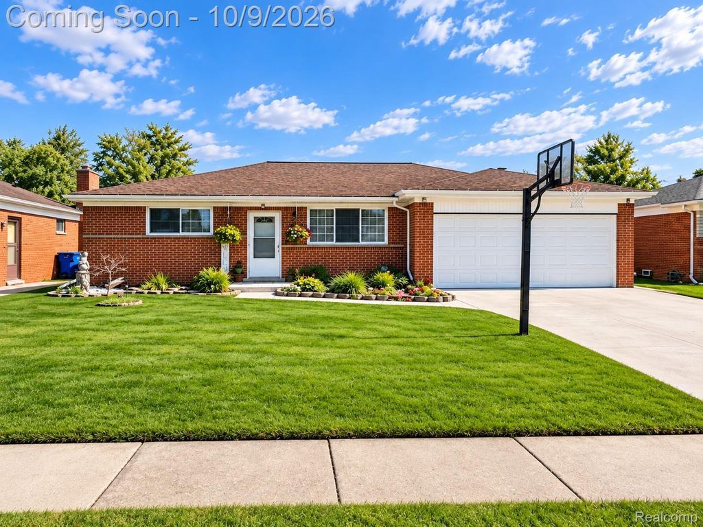 31520 Tecla Drive, Warren