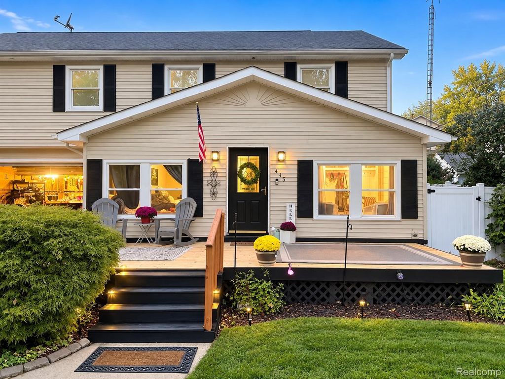 415 Leon Road, Walled Lake