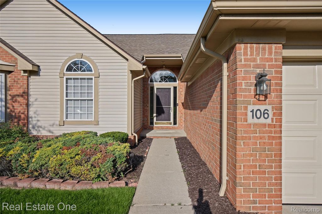 106 Shore Brook Lane 31, Walled Lake