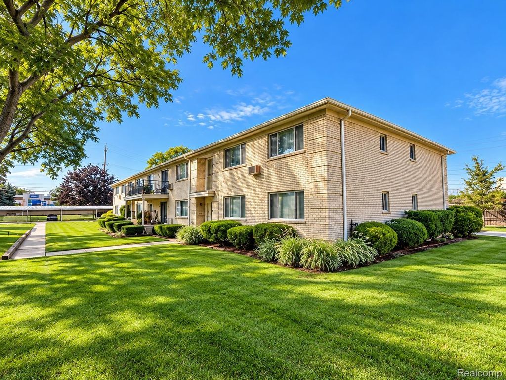 4113 Telegraph Road 216, Bloomfield Hills