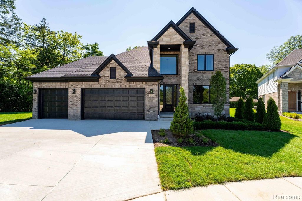 913 Kimberly Court, Troy