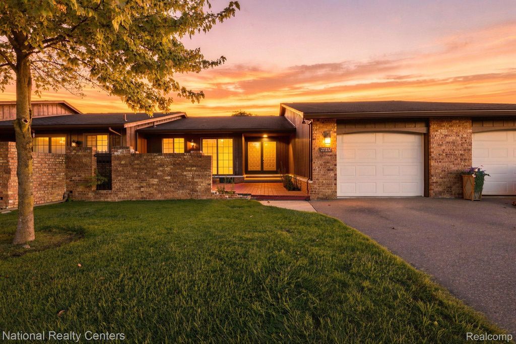 27332 Collingwood Drive, Southfield