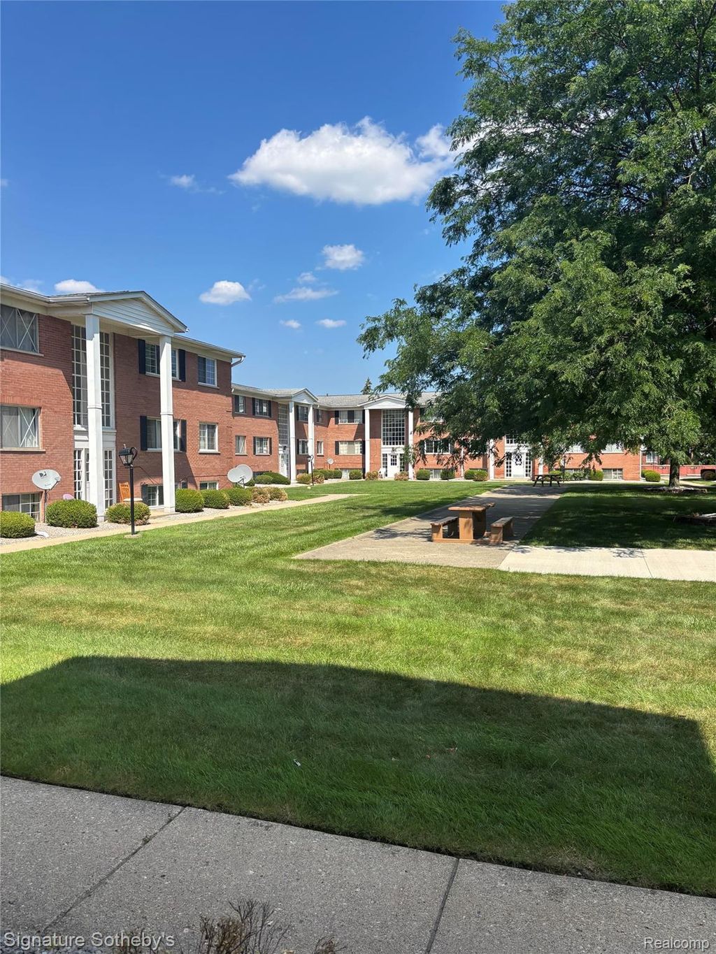 8171 Denwood Drive K-3, Sterling Heights