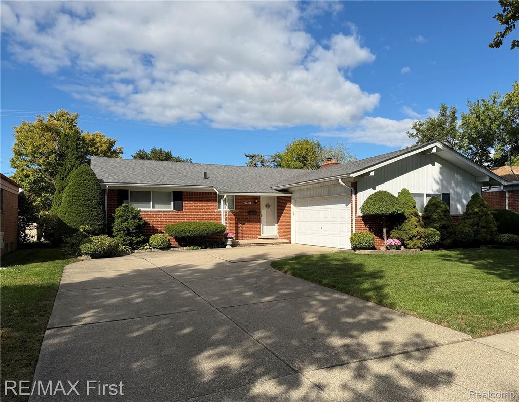 29839 Warner Avenue, Warren