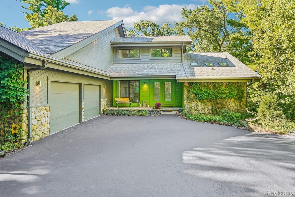 7389 Oak Forest Drive, Clarkston