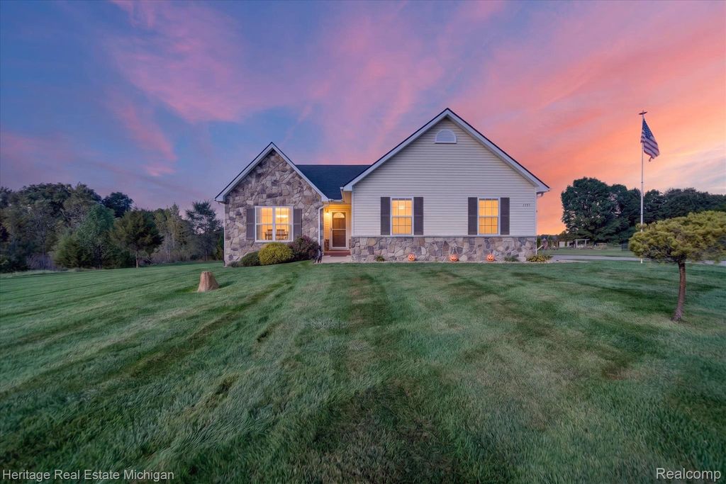 9172 Acacia Trail, Pinckney