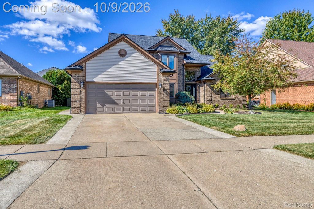 51541 Pinewood Drive, Macomb
