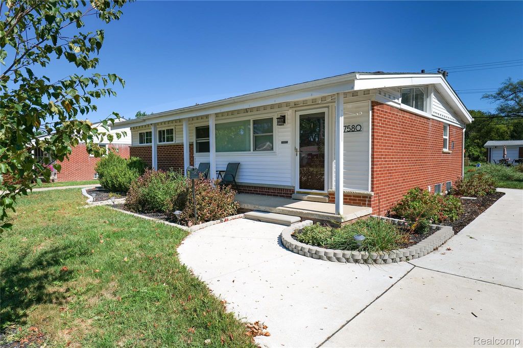 17580 Dolores Street, Livonia city