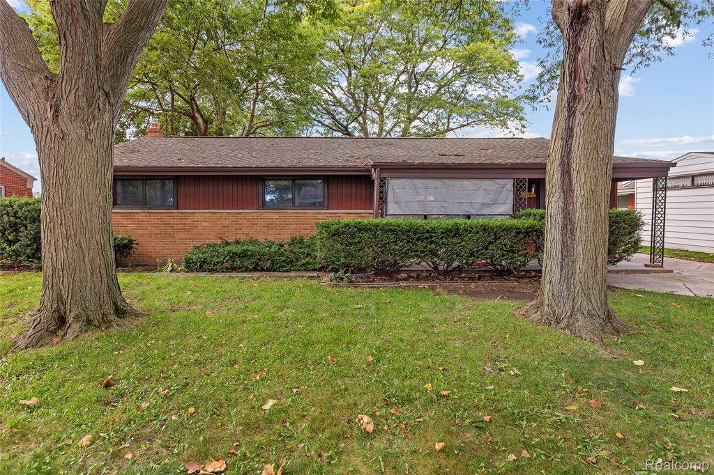 32149 Saint Annes Drive, Warren