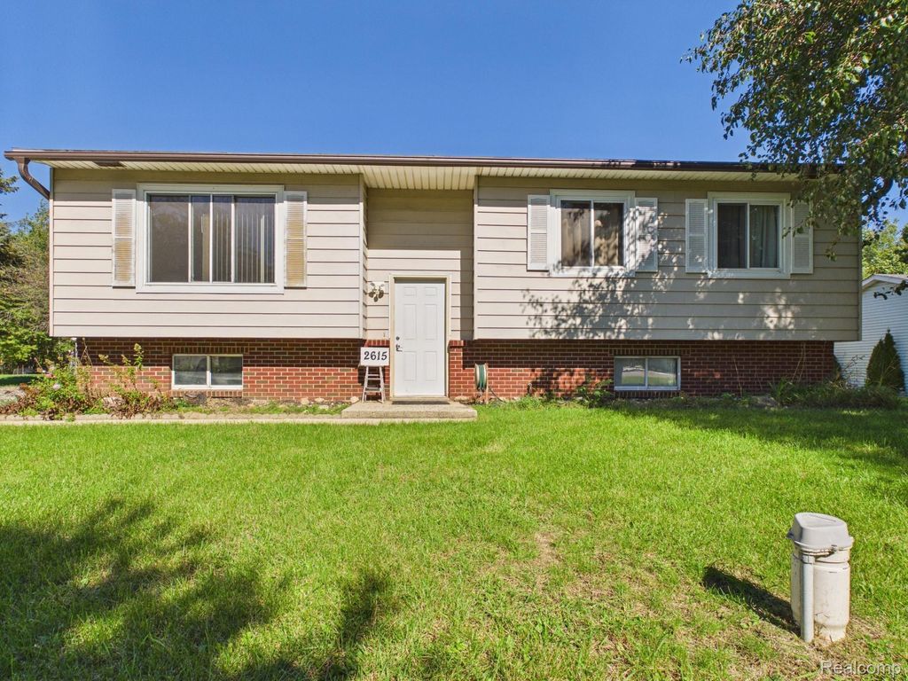 2615 Breezeway Street, North Branch