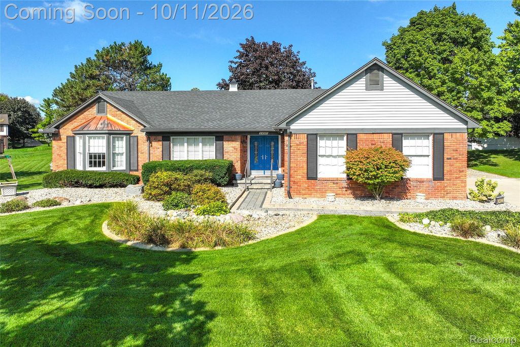 24923 White Plains Drive, Novi