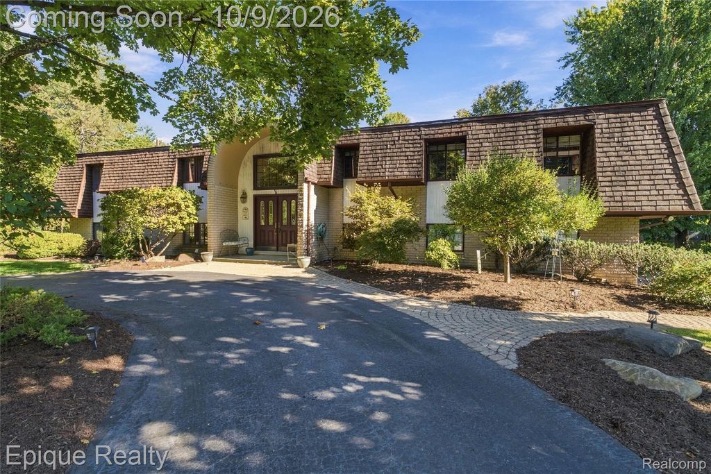1570 Lomond Lane, Rochester Hills