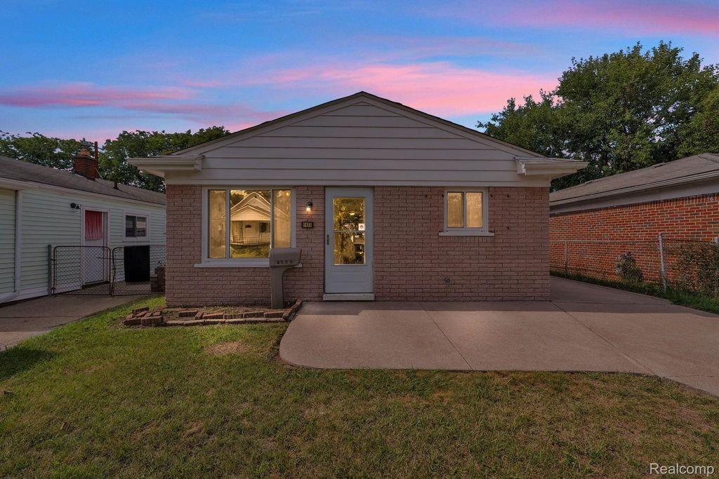 1433 Reo Avenue, Lincoln Park