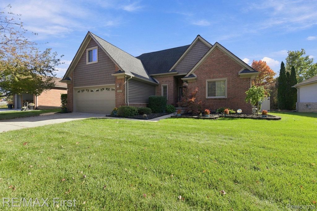 52669 Creekside Drive, Chesterfield