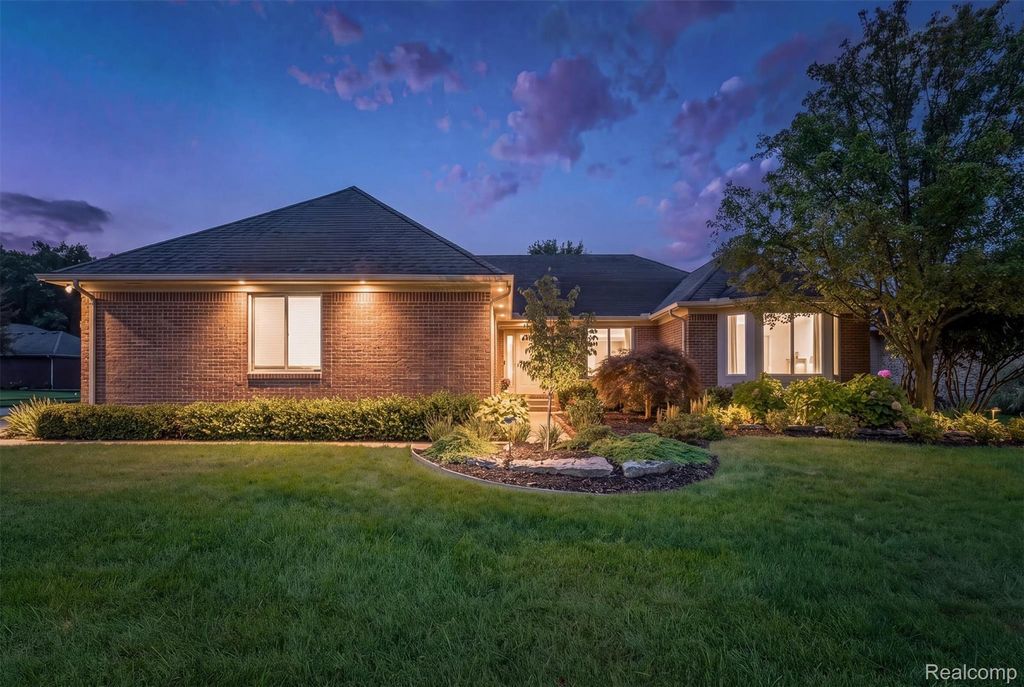22702 Brantingham Road, Macomb