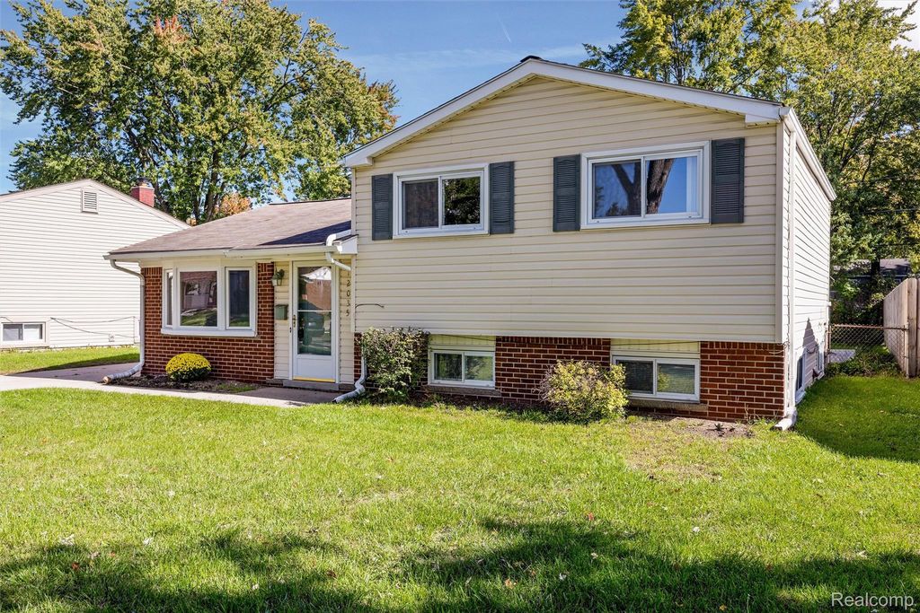 12035 Burtley Drive, Sterling Heights