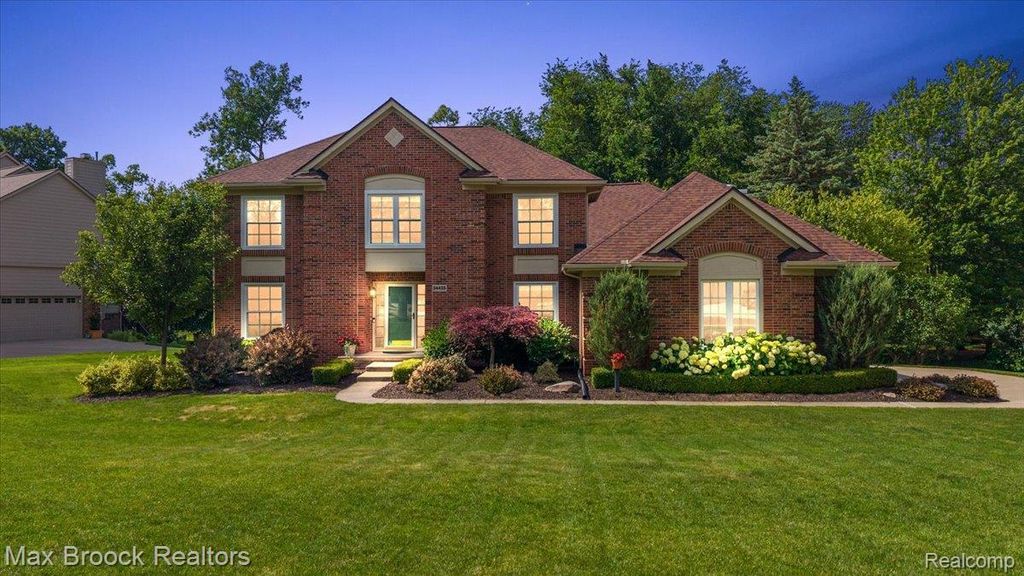 24435 Nantucket Drive, Novi