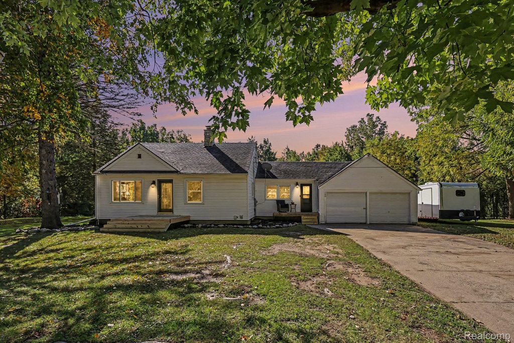 160 Collier Road, Auburn Hills