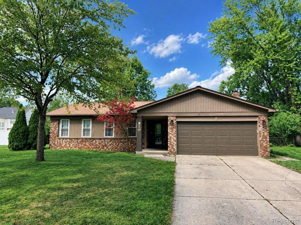 820 Huntsford Drive, Troy