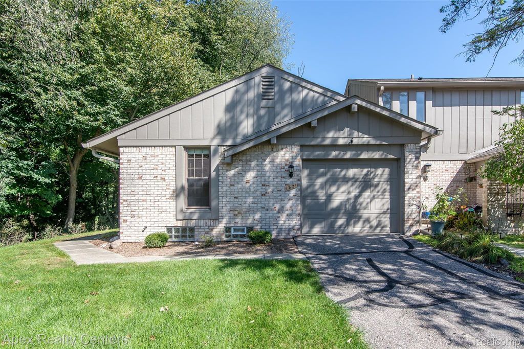 1821 Van Hill Court, Rochester Hills