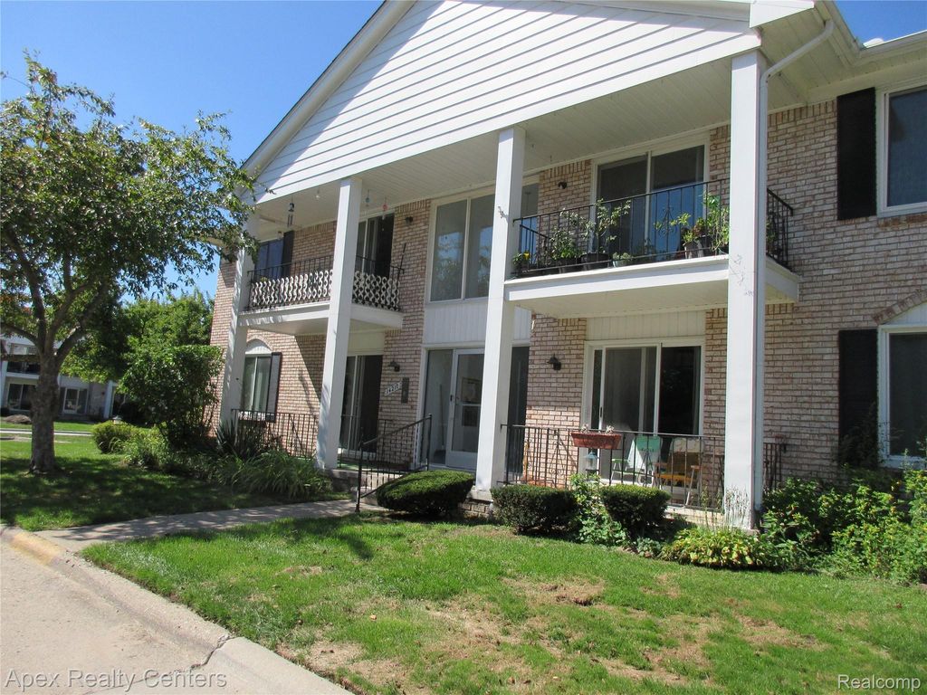 14210 Camelot Drive 3, Sterling Heights
