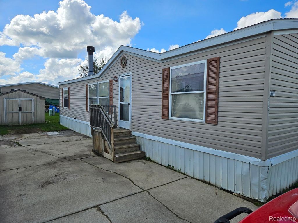 4286 Roxanne Lane, North Branch