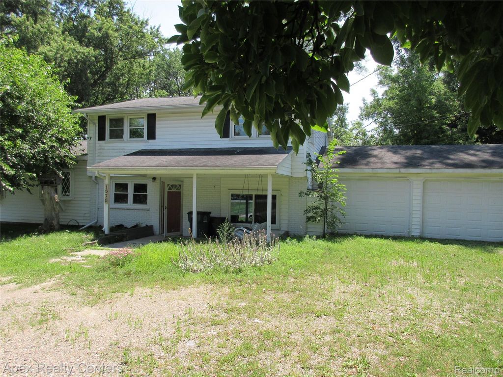 1575 Banmoor Drive, Troy