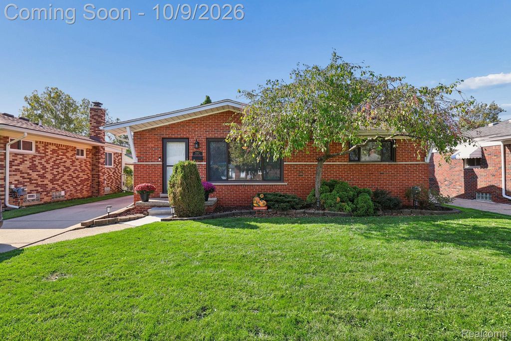 8167 August Avenue, Westland city