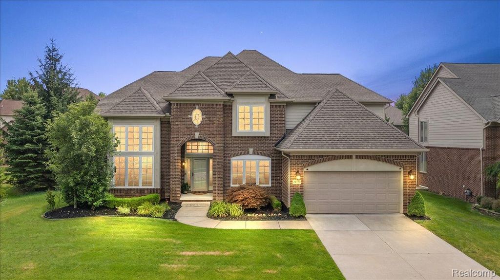 24729 Cavendish Avenue E, Novi