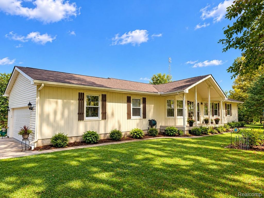 3090 Pratt Road, Metamora