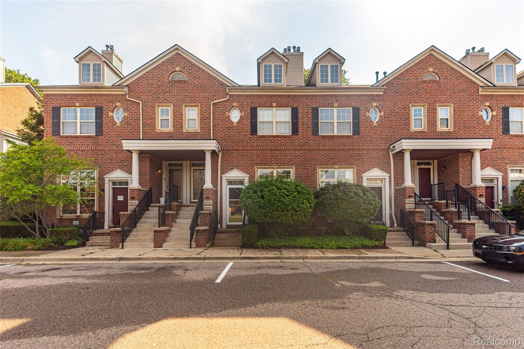 16942 Farmington Road 24, Livonia