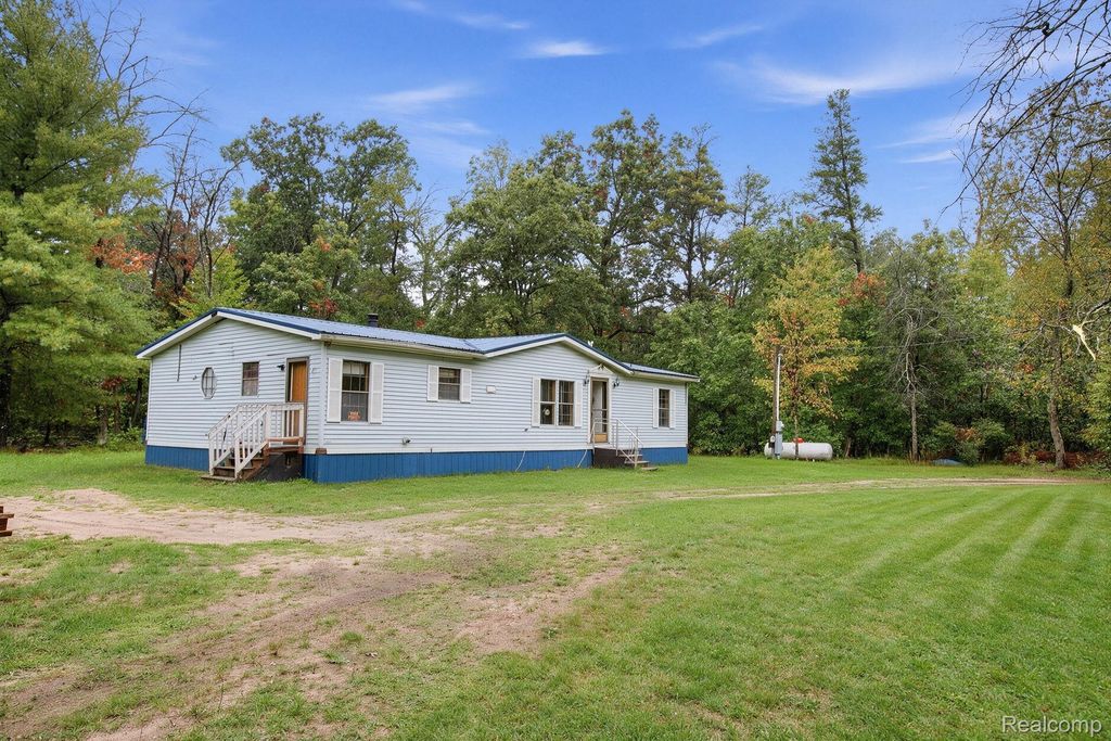 5083 S Sand Ridge Avenue, Idlewild