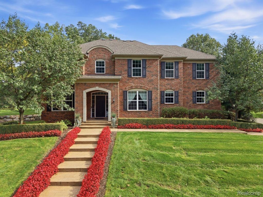 319 Greenan Lane, Lake Orion