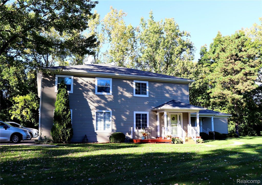 1112 Leisure Drive 1112, Flint