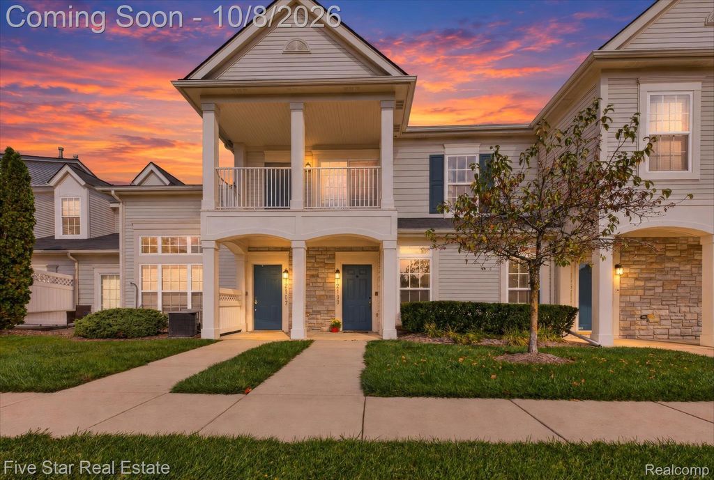 12109 Addington Drive 119, Commerce Twp